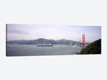 Cruise ship approaching a suspension bridge, RMS Queen Mary 2, Golden Gate Bridge, San Francisco, California, USA