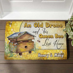 Old drone & his queen bee Doormat Full Printing ntk-dvn002