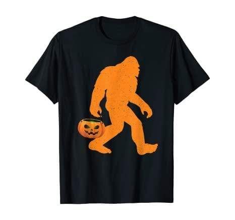 Bigfoot Pumpkin Funny Halloween T-Shirt PAN2TS0175