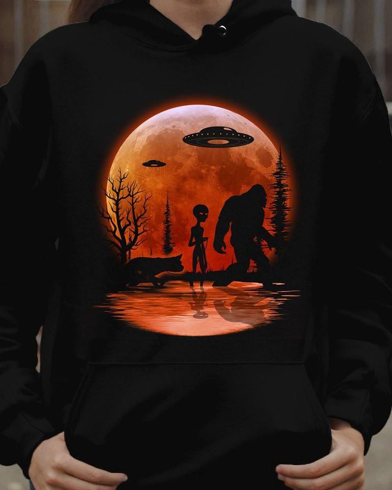 Bigfoot & Alien With Wolf Halloween Shirt PAN2DSET0014