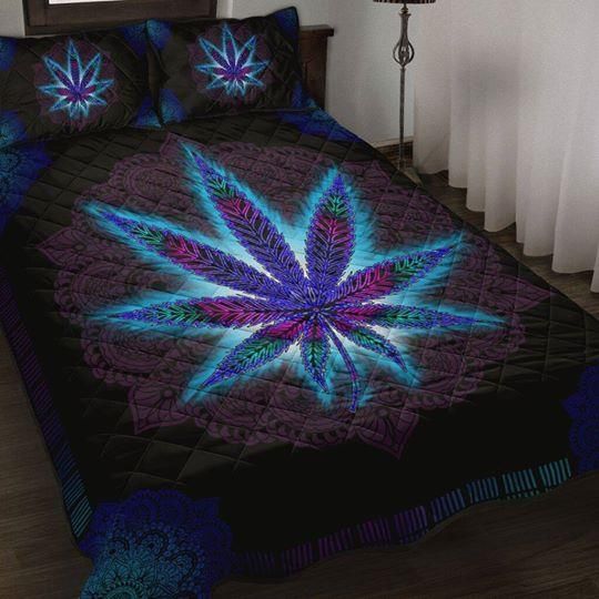 Weed Blue Light Mandala Quilt Set