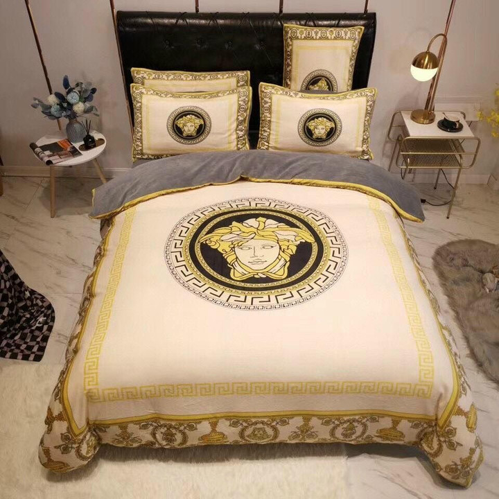 Here are some of my favorite bedding sets you can find online at a great price point 213
