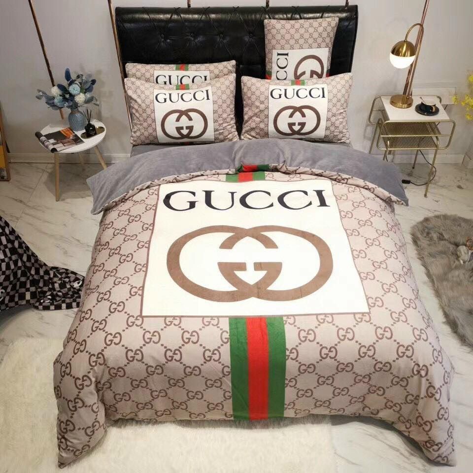 Let me show you about some luxury brand bedding set 2022 82