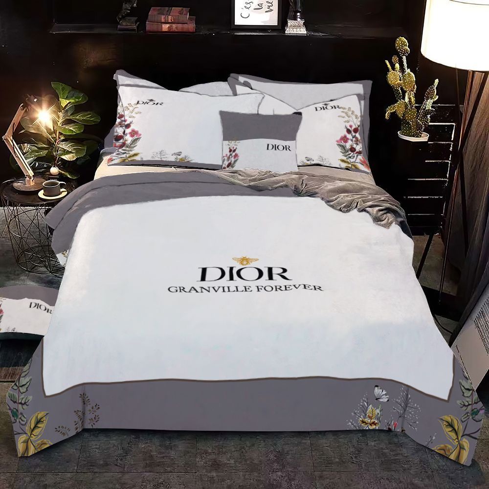 Let me show you about some luxury brand bedding set 2022 154