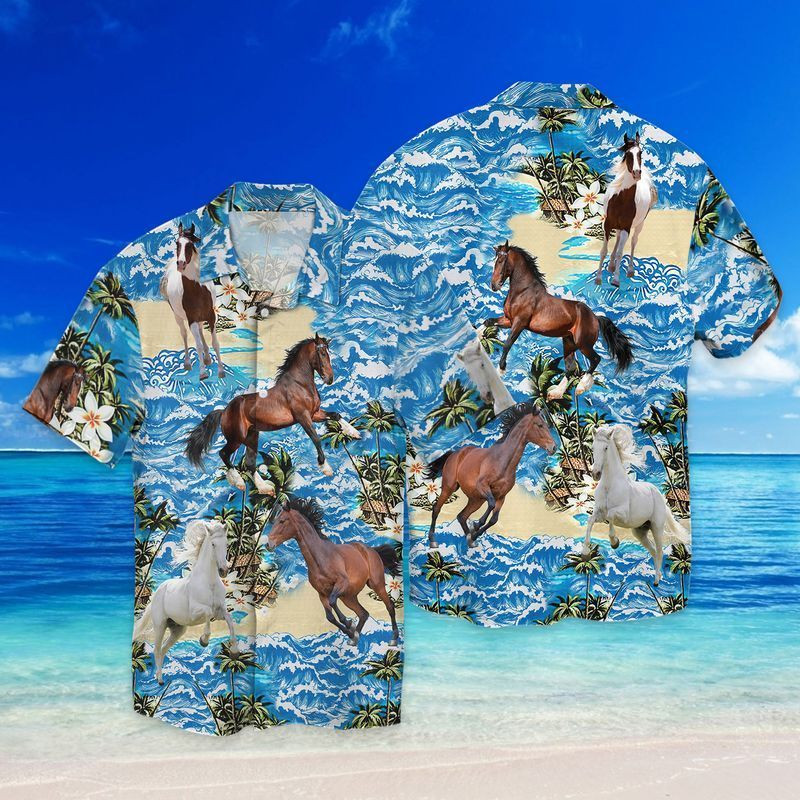 This style of Hawaiian shirt is great for the beach 383