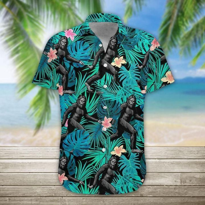 This short sleeve Hawaiian shirt is an option for a cool urban look 309