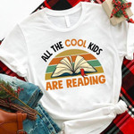 All the cool kids are reading book t-shirt white