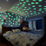 50Pcs Colorful Luminous Snowflake Wall Sticker Glow In The Dark Decal Kids Baby Room Bedroom Christmas Stickers Home Decoration