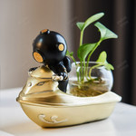 Cute Astronaut Diver Statue Hydroponic Vase Modern Home Decoration Accessories Gift Home Decorative Vase