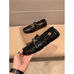Versace Leather Shoes For Men #920634