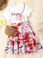 Toddler Girls Slogan Graphic Tee & Floral Print Ruffle Hem Skirt