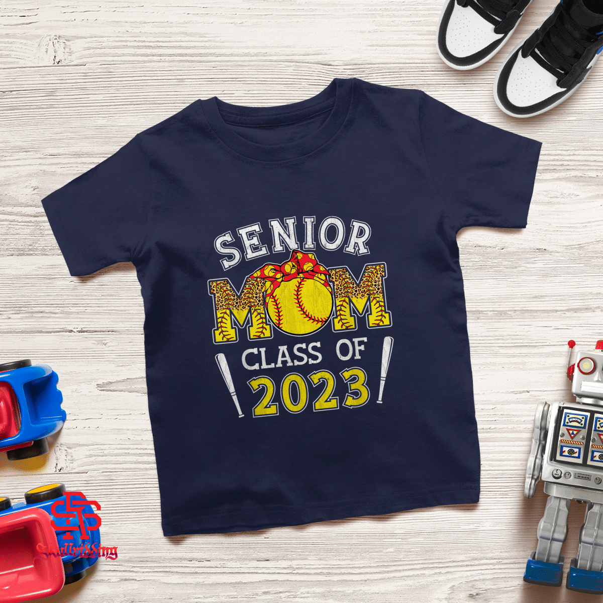 Senior Mom Class Of 2023 Softball Graduation Mama 2023 Grad TT-Shirt a ...
