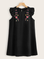 Women Plus Size Floral Embroidery Ruffle Trim Dress